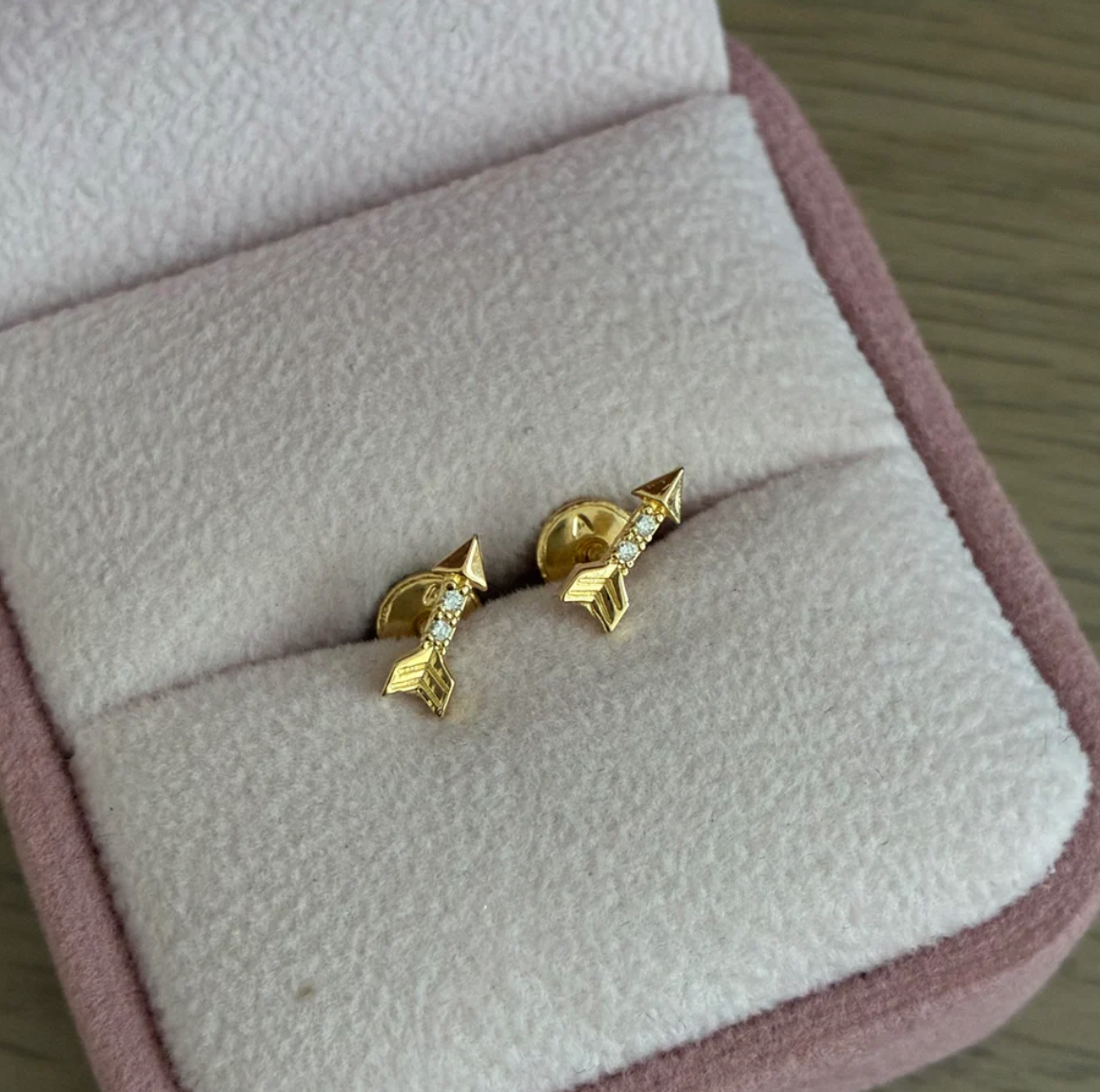 ARROW STUDS WITH WHITE STONES 8MM YELLOW GOLD 18K - 0.69GR