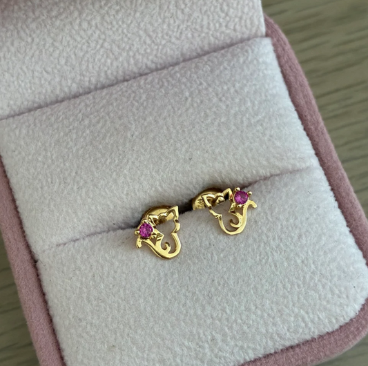 TOPOS SILUETA DE GATO CON PIEDRA FUCSIA 6.7MM ORO AMARILLO COL 18K - 0,8GR