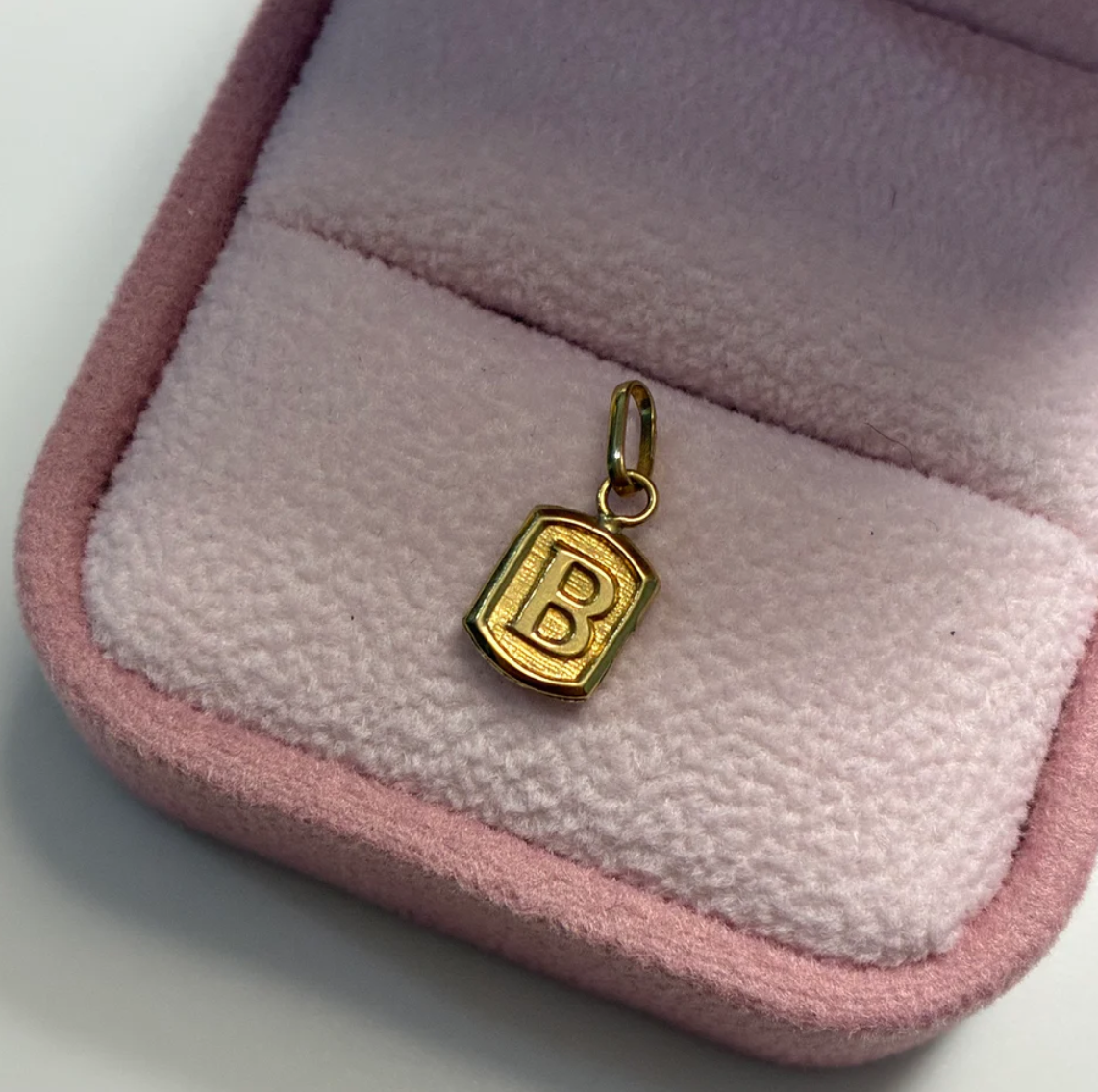 PENDANT LETTER B SQUARE MEDALLION 1.2CM YELLOW GOLD 18K - 0.34GR