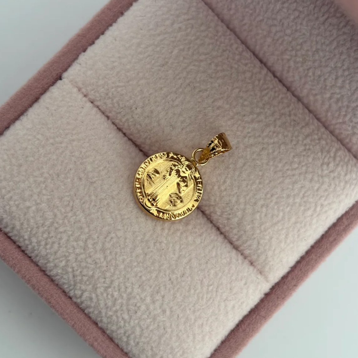 DIJE SAN BENITO LISO 1,4CM ORO AMARILLO COL 18K - 0,41GR