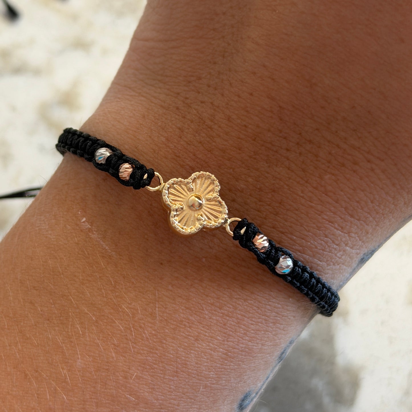 BRACELET BLACK STRING DIAMOND-CUT CLOVER FITTING + 4 DIAMOND-CUT INTERTWINED 3MM BEADS THREE-TONE 18K GOLD - 0.94GR