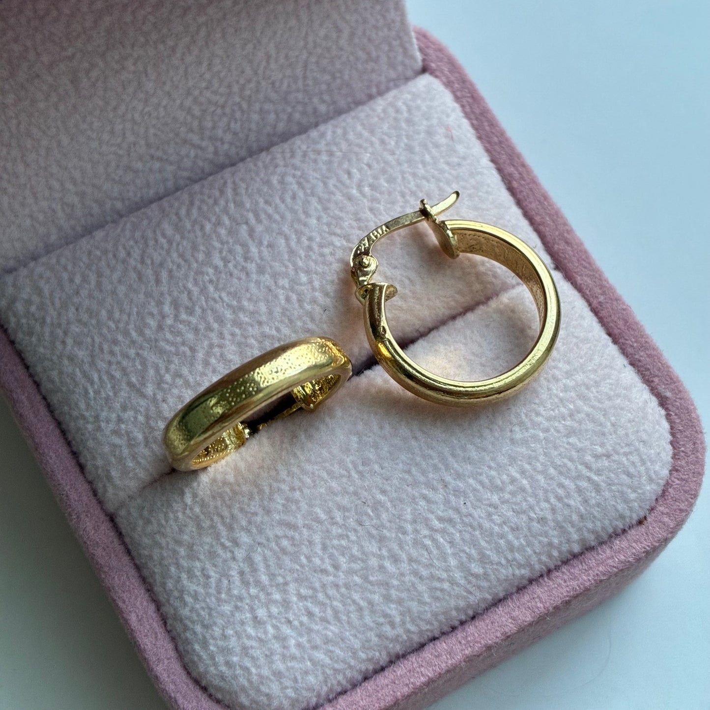 SQUARE MEDUSA STYLE HOOP EARRINGS 1.3CM 18K YELLOW GOLD - 1.88GR