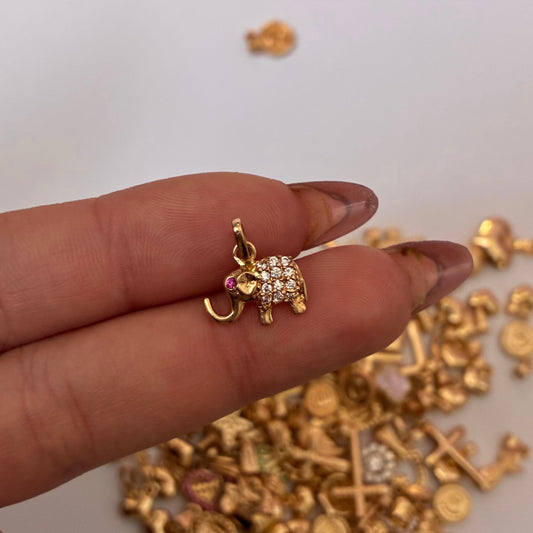 Elephant Pendant with White Stones and Fuchsia Eyes, 1.5cm, 18K Yellow Gold - 1.0g