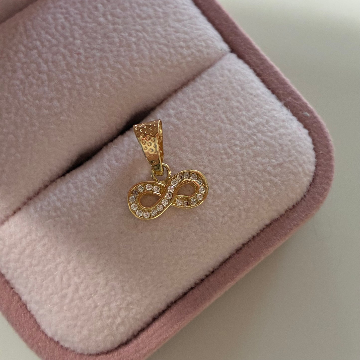 INFINITY PENDANT WHITE STONES 1.3CM 18K YELLOW GOLD - 0.69GR