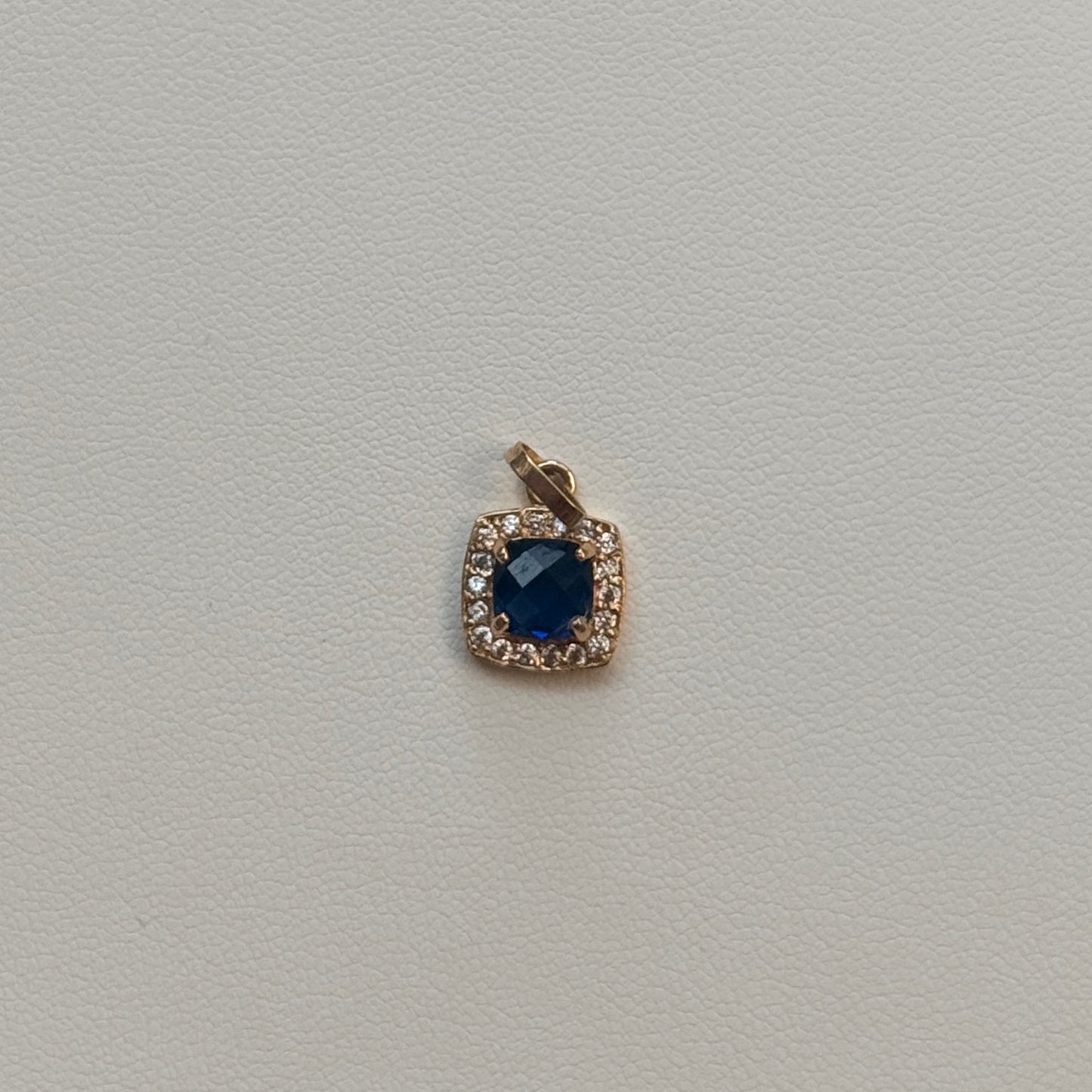 BLUE AND WHITE ZIRCON SQUARE PENDANT 1.6CM 18K YELLOW GOLD - 1.24GR