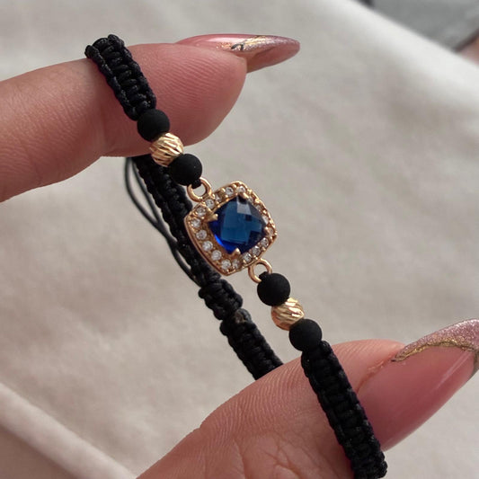 PULSERA HILO NEGRO HERRAJE CUADRADO CIRCON AZUL - BLANCO + 2 BOLAS 4M ORO AMARILLO 18K - 1,52GR