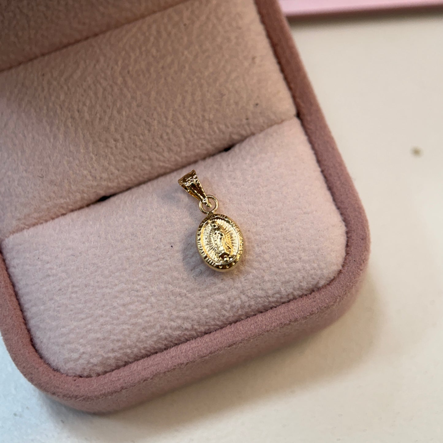 GUADALUPE VIRGIN MEDALLION WITH SPARKLES 1.3CM 18K YELLOW GOLD - 0.33GR