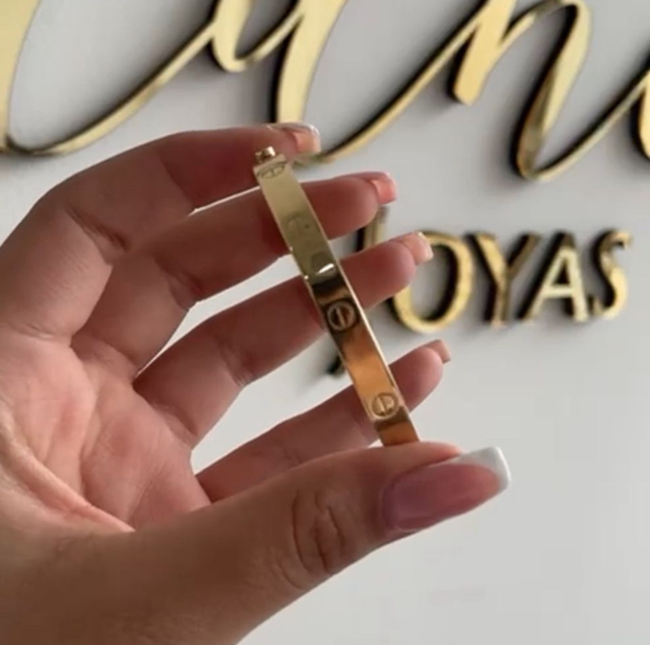 Combo Pulsera Love Oro Amarillo 18k + Pulsera 7 nudos 18k