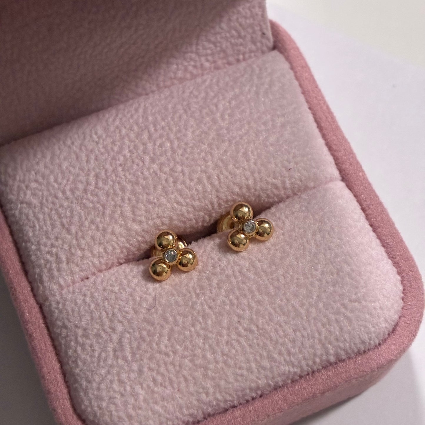 THREE PETAL STONES WHITE STONE YELLOW GOLD 18K - 0.69GR