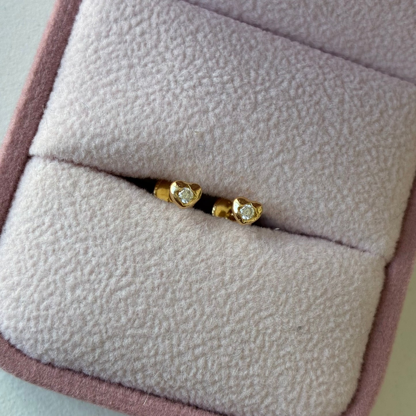 HEART-SHAPED WHITE STONE STUDS 3.5MM 18K YELLOW GOLD - 0.6GR