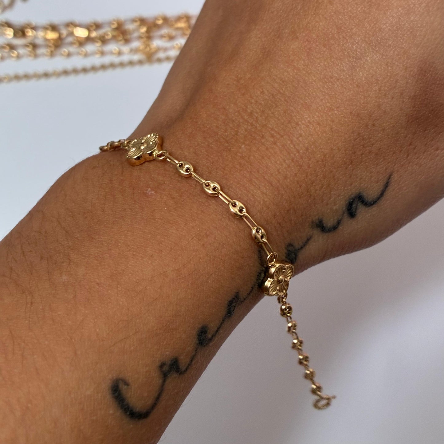 PULSERA GRANO DE CAFE LISO 3MM + TRES TREBOLES ORO AMARILLO COL 18K 19CM - 2,99GR