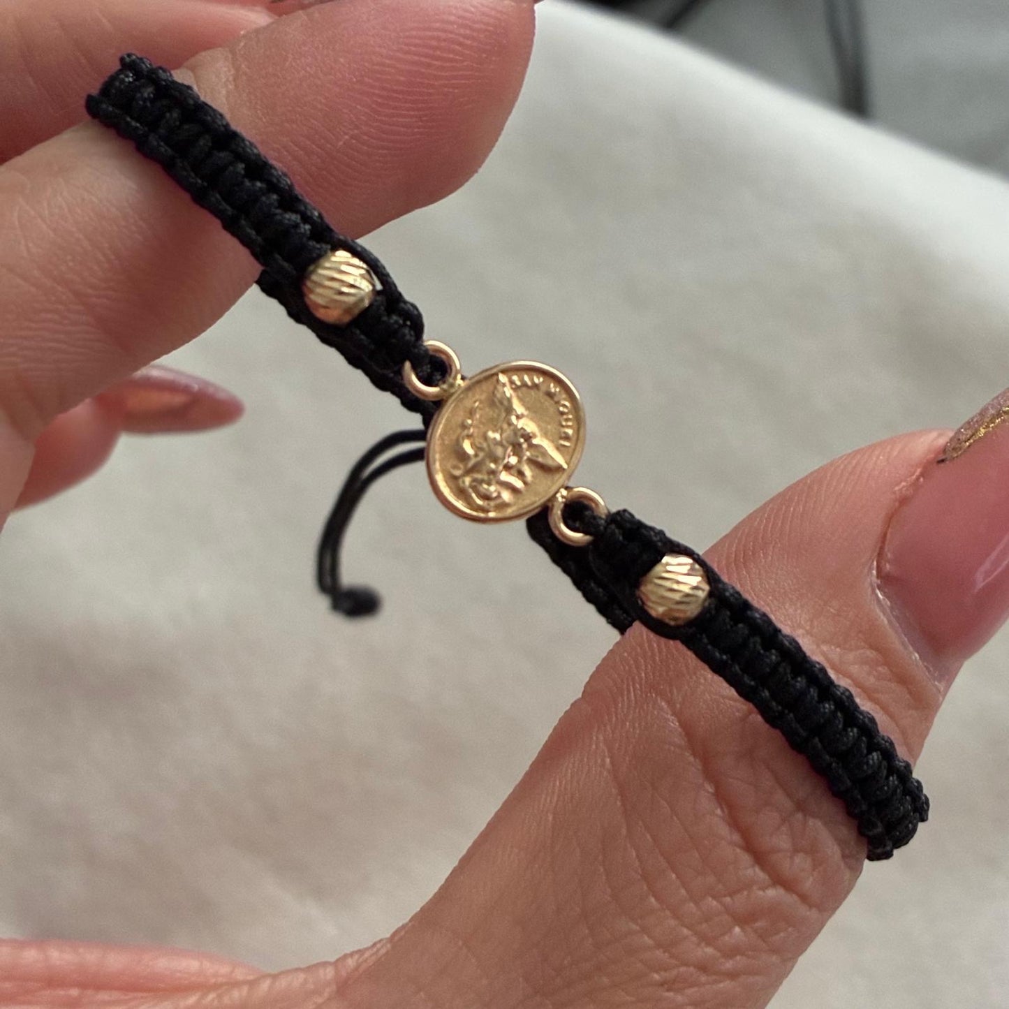 PULSERA HILO NEGRO DIJE SAN MIGUEL + 2 BOLAS DIAMANTADAS 4MM ORO AMARILLO COL 18K - 0,65GR