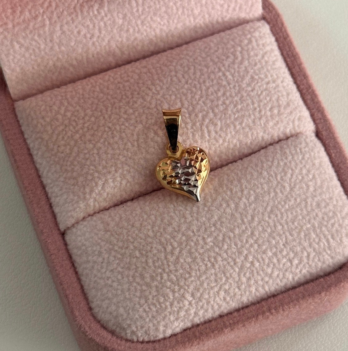 DIJE CORAZON DIAMANTADO 1.8CM TRES OROS ITALY ESP 18K - 0,69GR