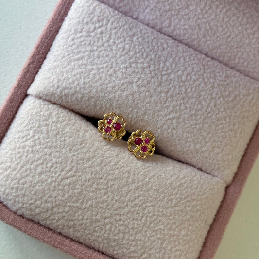 STUDS FLOWER OF HEARTS FUCHSIA STONES 18K YELLOW GOLD - 0.67GR