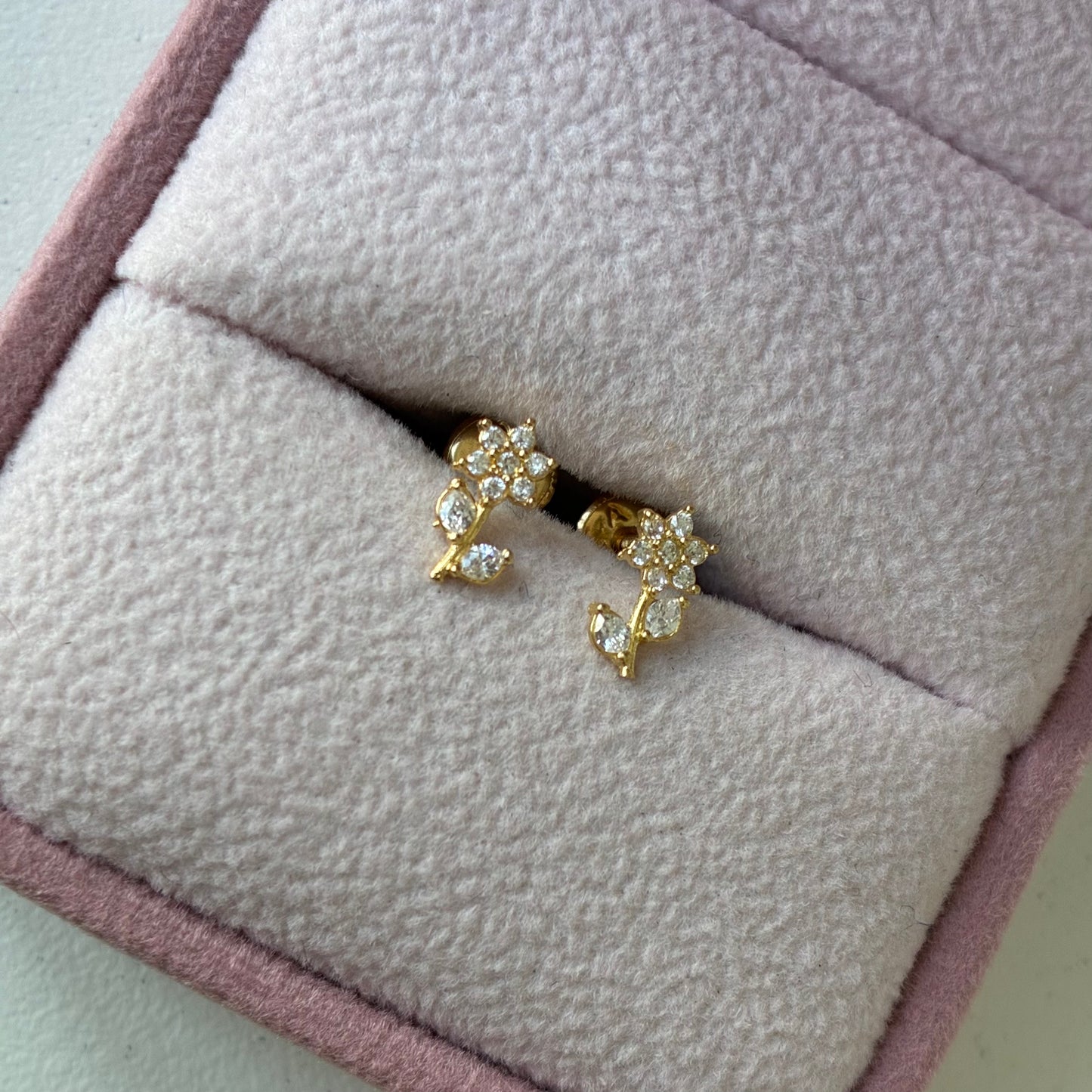 FLOWER AND LEAF STONES WHITE STONES 18K YELLOW GOLD - 0.62GR