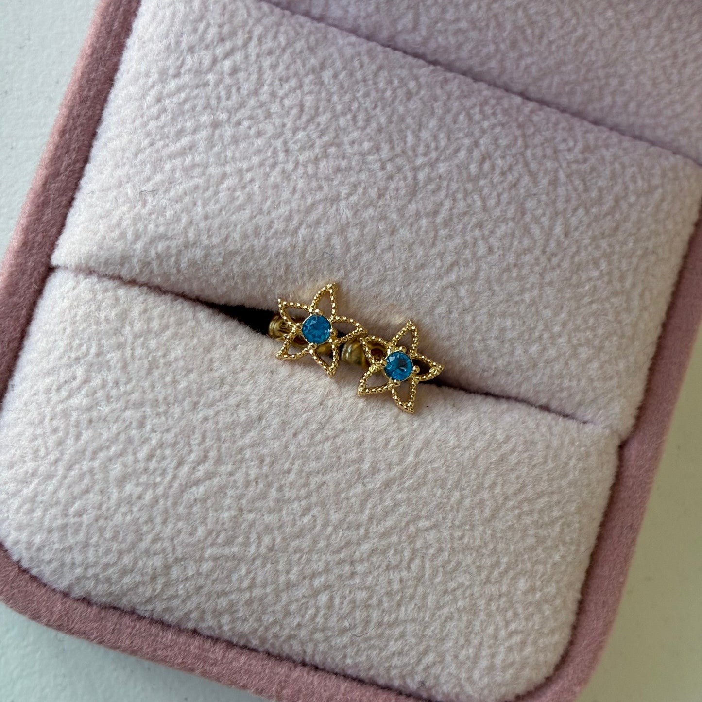 STAR-BORNED STONE POLKA DOTS WITH BLUE STONE AND 18K YELLOW GOLD - 0.71GR