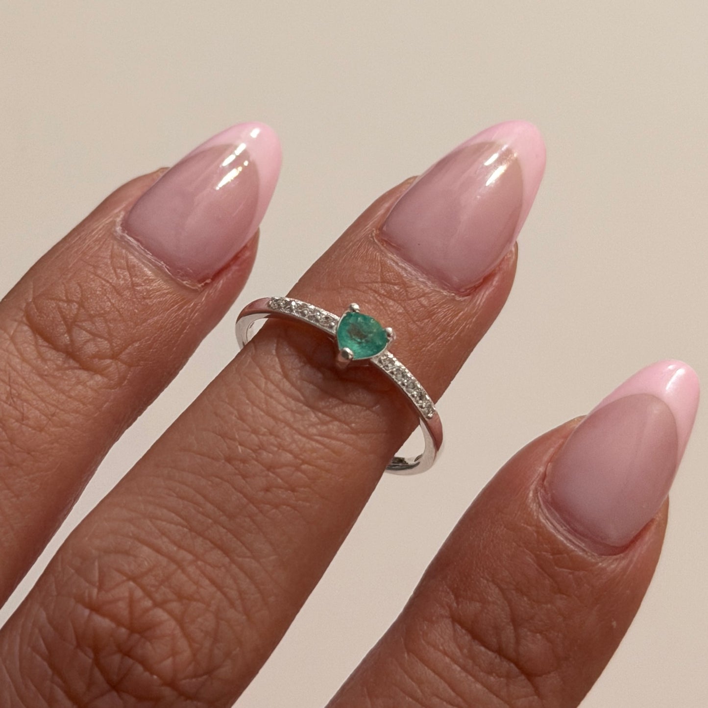 ANILLO SIRENA + ESMERALDA NATURAL PLATA 925 TALLA 7