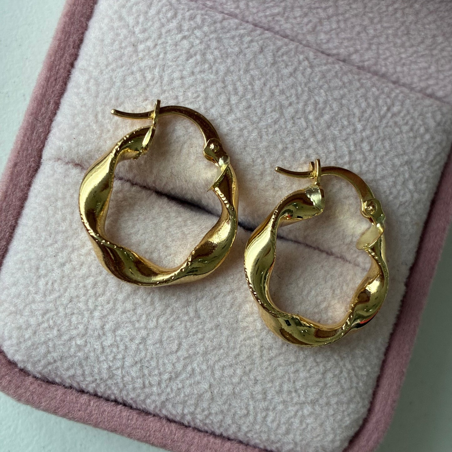 SMOOTH WAVY CANDONGAS 1.3CM 18K YELLOW GOLD - 1.94GR