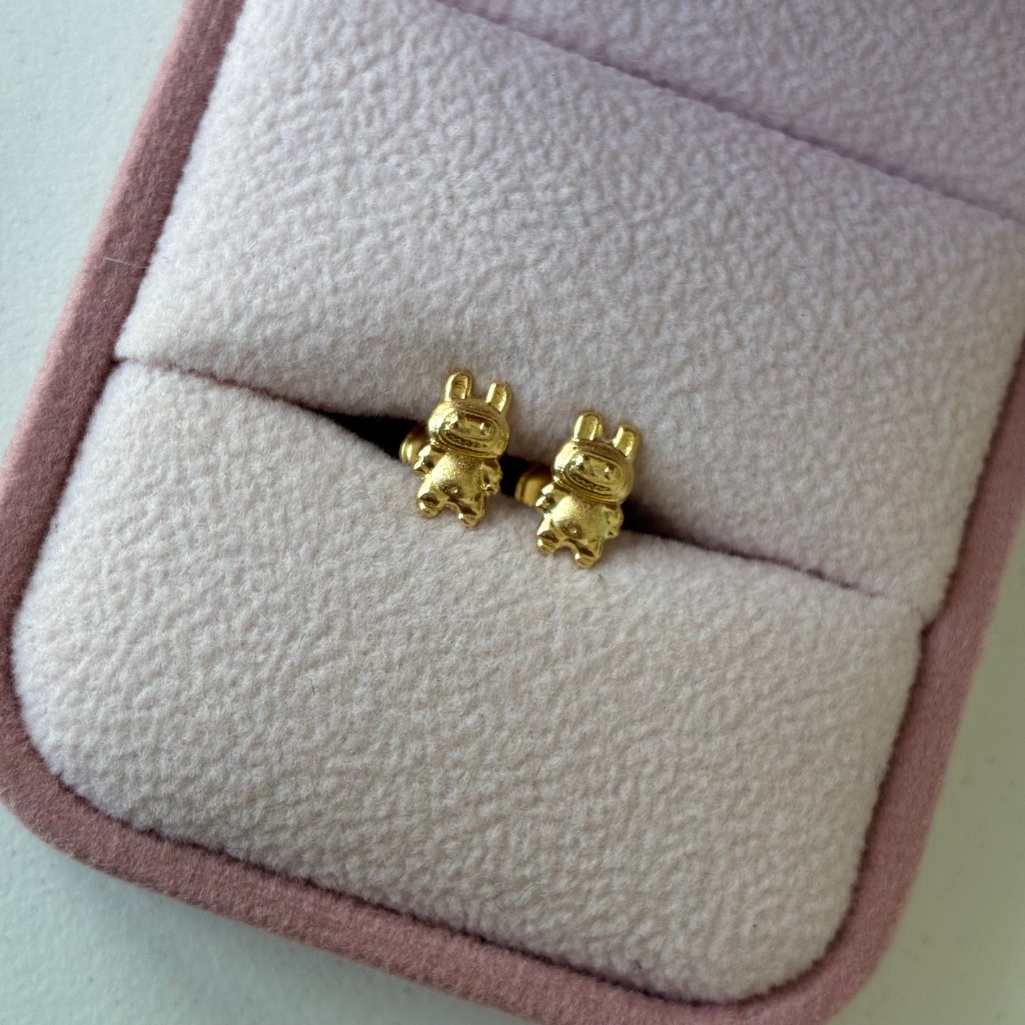 DIAMOND-CUT RABBIT STUDS 18K YELLOW GOLD - 0.6GR