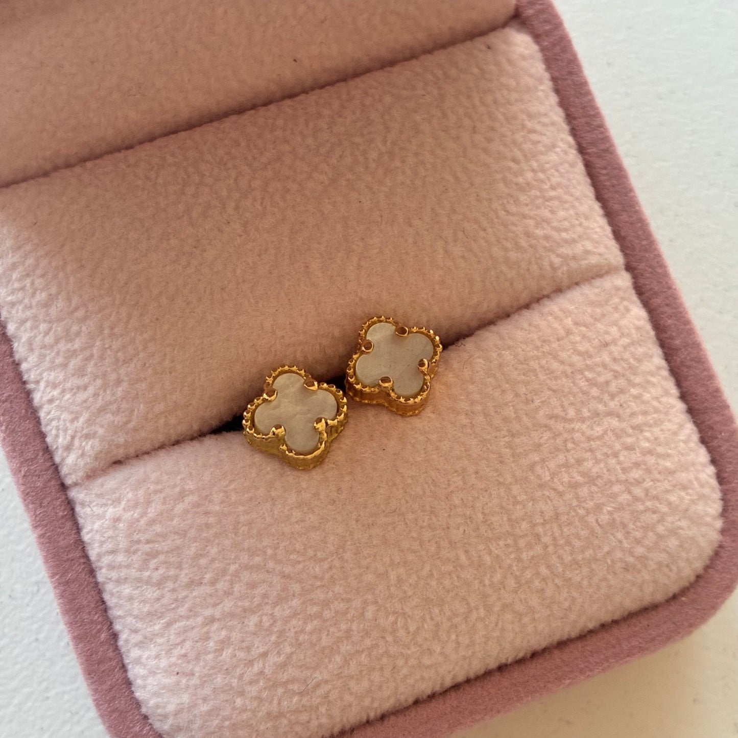 WHITE CLOVER STUDS 8MM YELLOW GOLD 18K -1.49GR