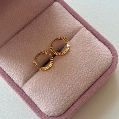 DIAMOND HOOPS 7MM YELLOW GOLD ITALY ESP 18K- 0.67GR