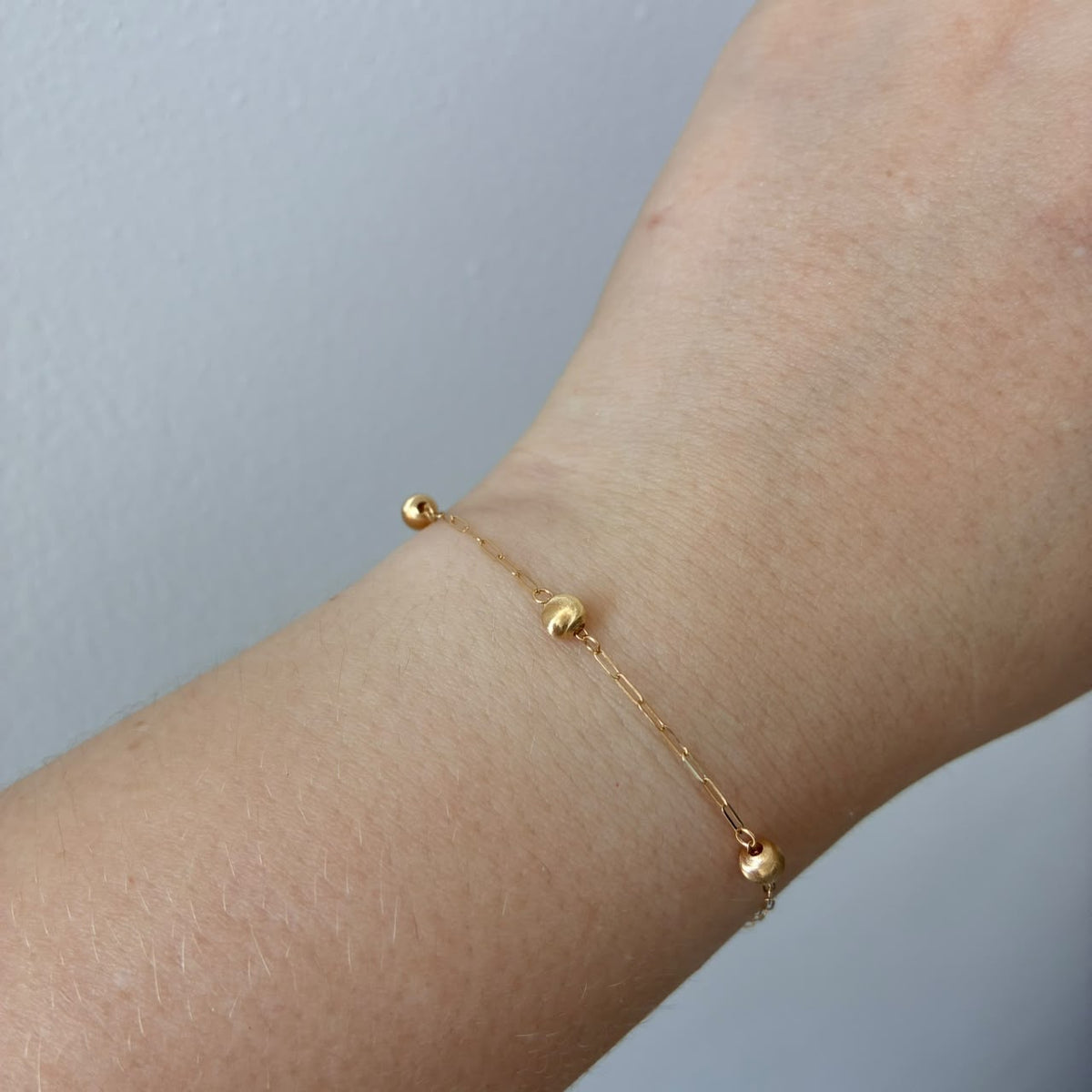 PULSERA MINI CLIP+ BOLA SATINADA 4MM ORO AMARILLO ITALY ESP 18K 17CM A 20CM - 0,87GR